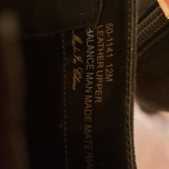 Black Suede Ankle Bootie Size 12 Bella Vita - Picture 5 of 5